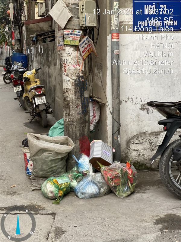 Điểm gom rác gần trường Tiểu học Vĩnh Hưng